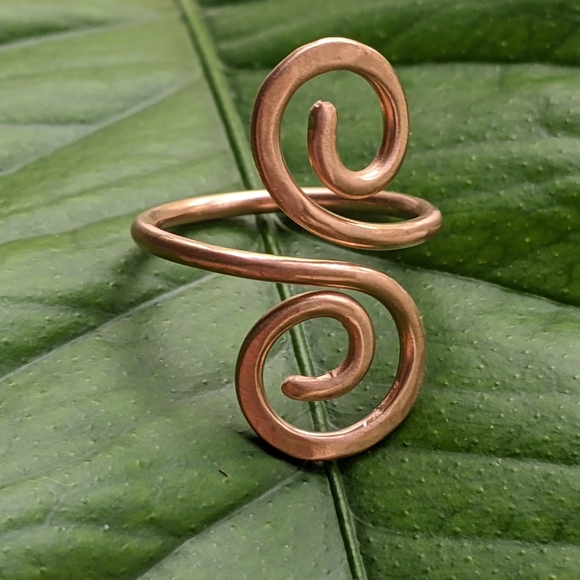 Artisan Copper Spiral Ring Handmade Unisex Jewelry - Picture 9 of 13